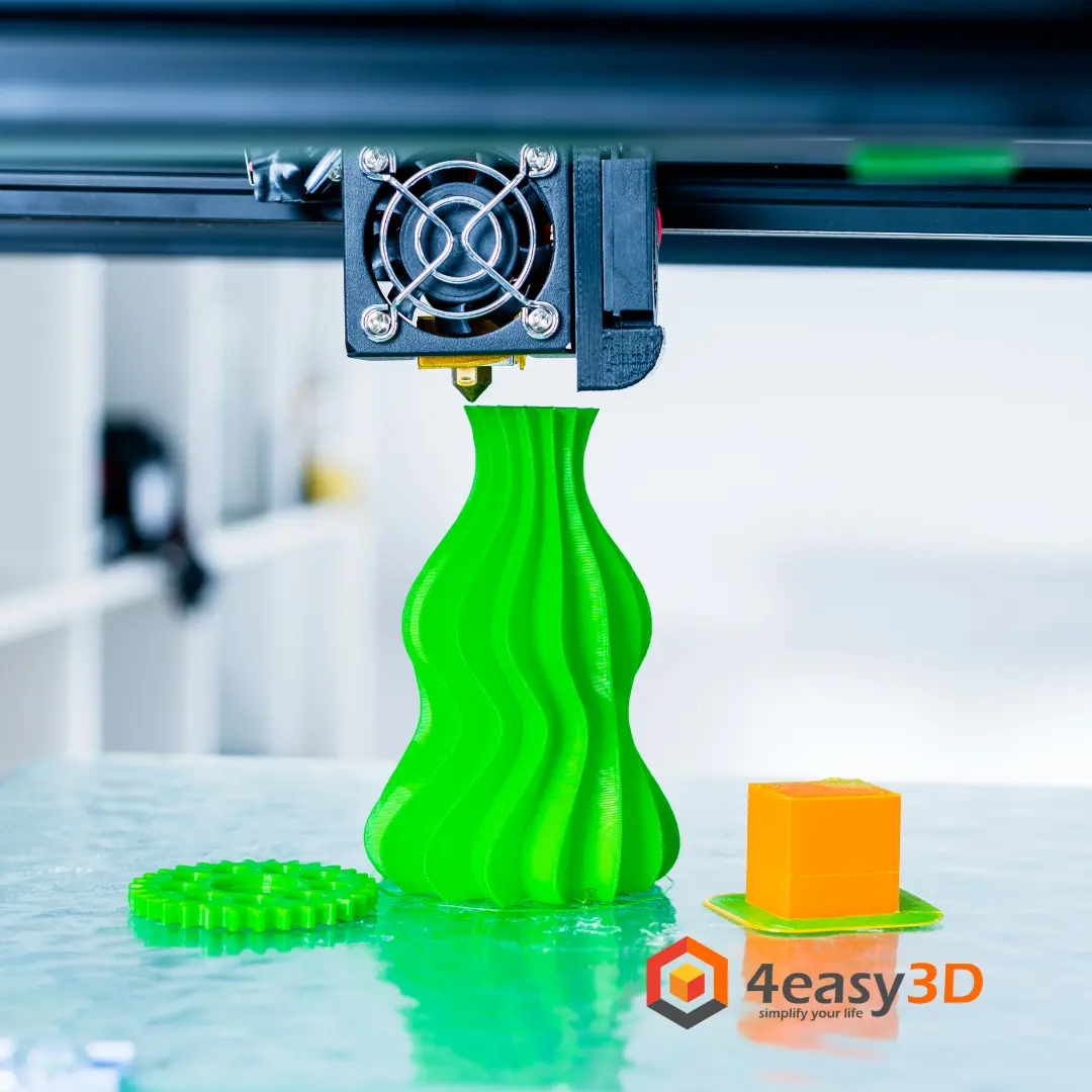 Zielony wazon wydrukowany w technologii FDM na drukarce 3D – przykład precyzyjnego wydruku 3D wykonany przez 4easy3D.